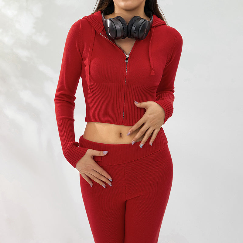 Set aus langärmeligem Kapuzenpulli und langer Hose mit hoher Taille