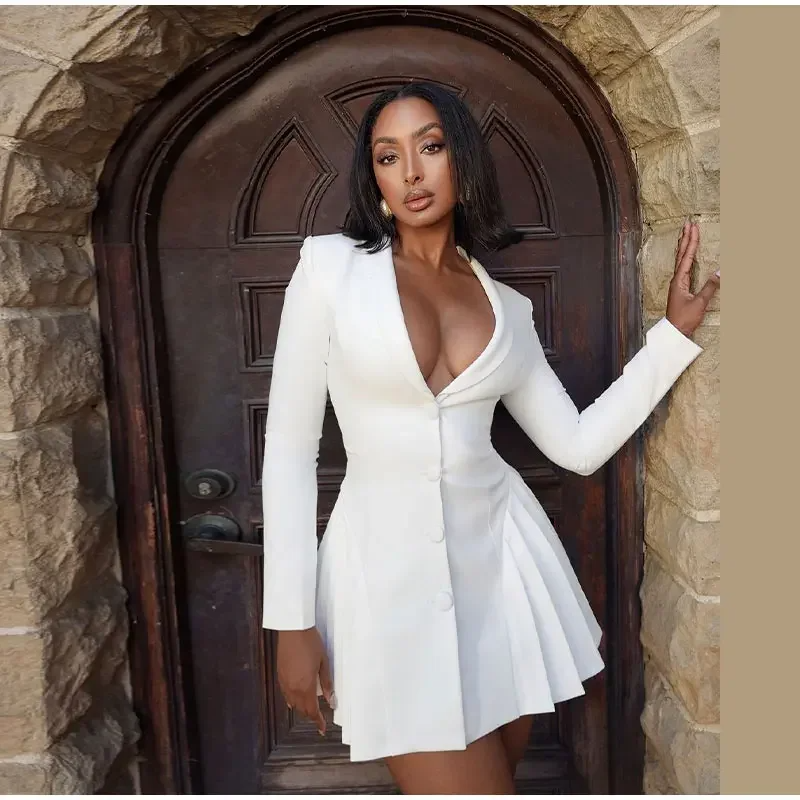 Kishia - Schickes plissiertes Minikleid | Allure mit tiefem V-Ausschnitt
