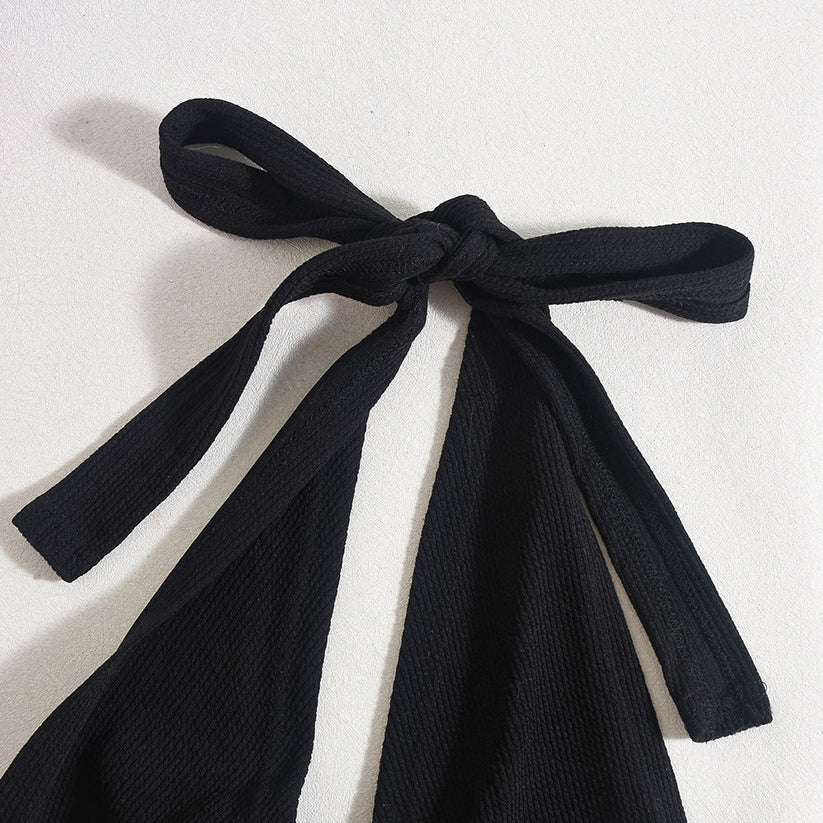 Irisch - Modernes Kleid mit kontrastierendem Ausschnitt | Schlank, Kühn und Kantig