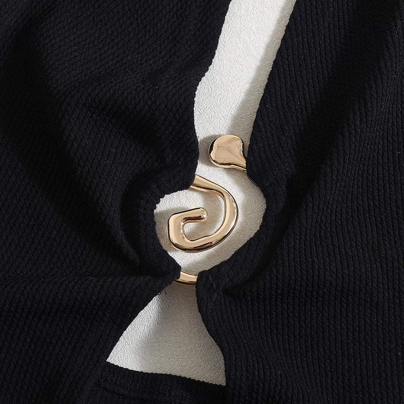 Irisch - Modernes Kleid mit kontrastierendem Ausschnitt | Schlank, Kühn und Kantig