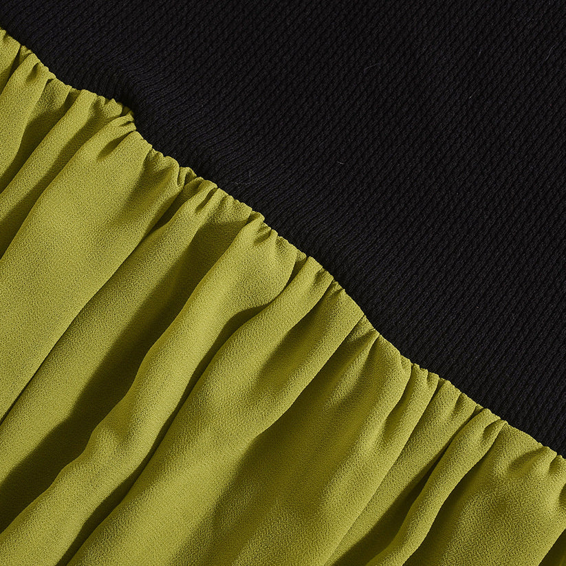 Irisch - Modernes Kleid mit kontrastierendem Ausschnitt | Schlank, Kühn und Kantig