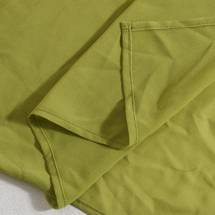 Irisch - Modernes Kleid mit kontrastierendem Ausschnitt | Schlank, Kühn und Kantig