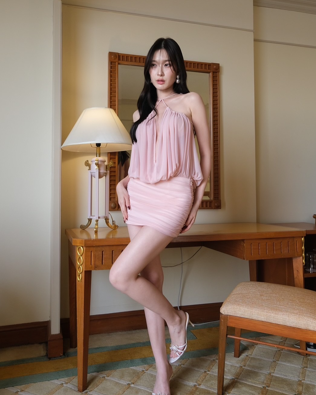 Kiara – Neckholderkleid mit Rüschen | Müheloses Selbstvertrauen, Zeitloser Stil