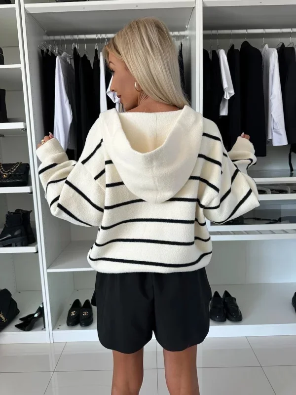 Gestreifte lässige Jacke mit Kapuze und Knöpfen